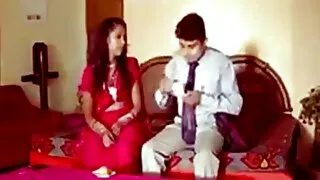 ইভিল অ্যাঞ্জেলের চমত্কার পার্পল বিচের সাথে স্ট্রেইট হেয়ার ব্যাং বাংলাচুদাচুদি কম